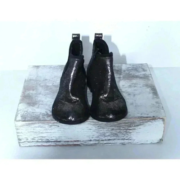 Zara Boots Youth 9.5 Girls Pull On Chelsea Ankle Bootie Glam Silver Faux Leather - Picture 2 of 9